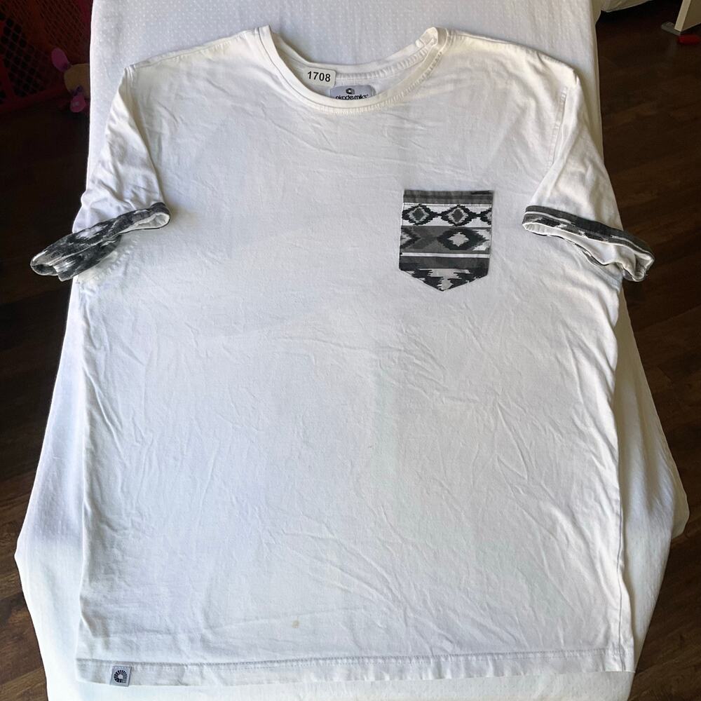 Akademiks Boy’s Short Sleeve T-shirt Size XL, White